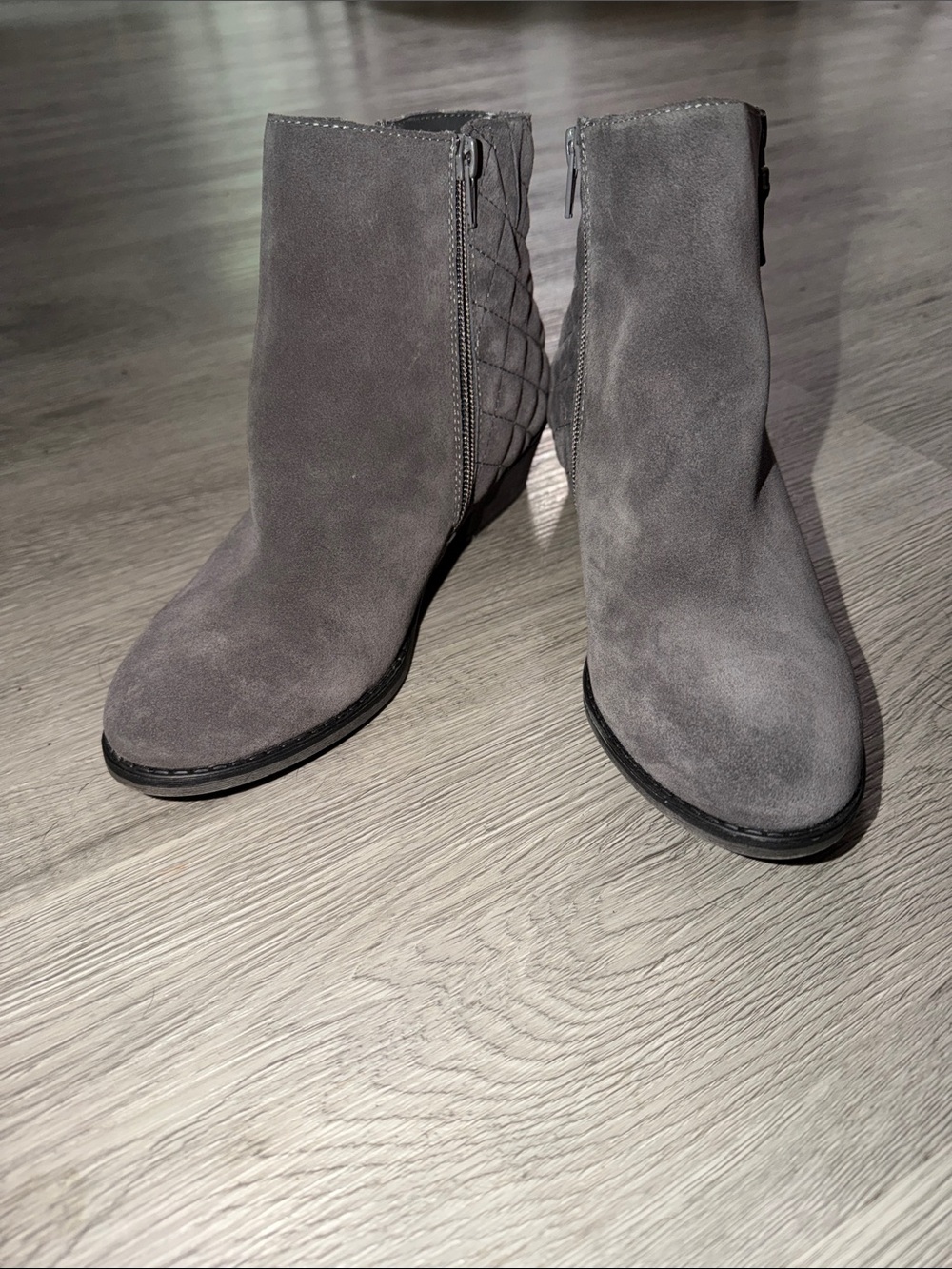 White Mountain Women's Suede Side-Zip Ankle Boots - Gray Sz 7W NWOT